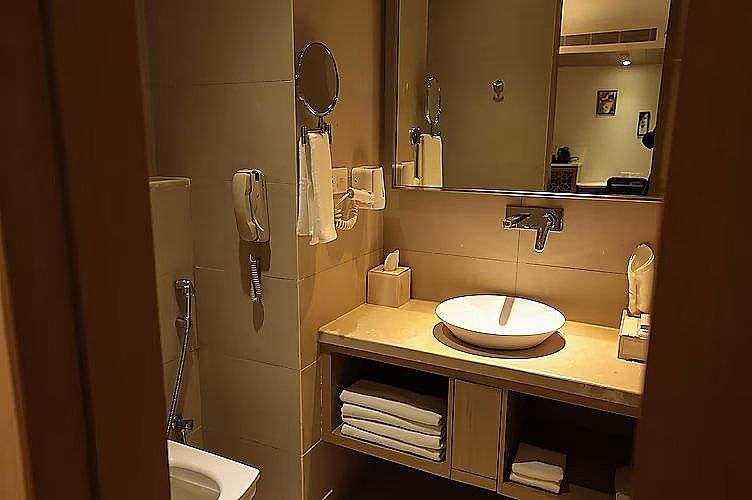 1 King Bed, Mobility Accessible Room, Non-Smoking