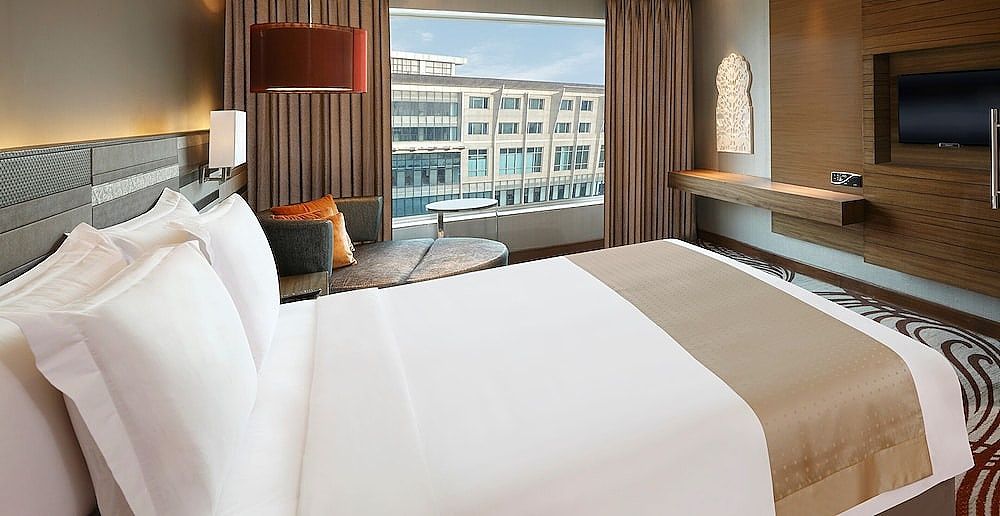 Suite, 1 King Bed, Smoking (Living Area)