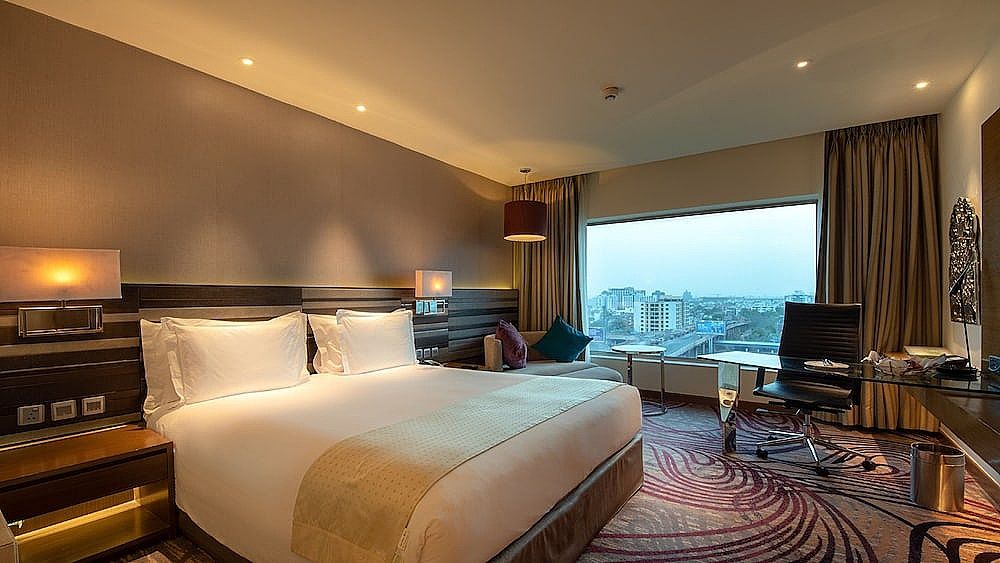Standard Room, 1 King Bed, Smoking, City View
