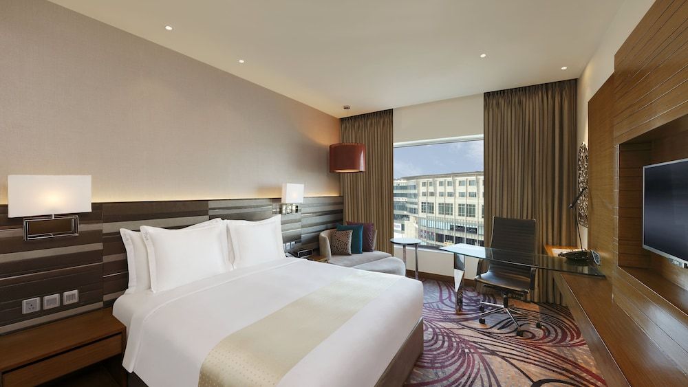 Standard Room, 1 King Bed (Bath/Shower Combo)