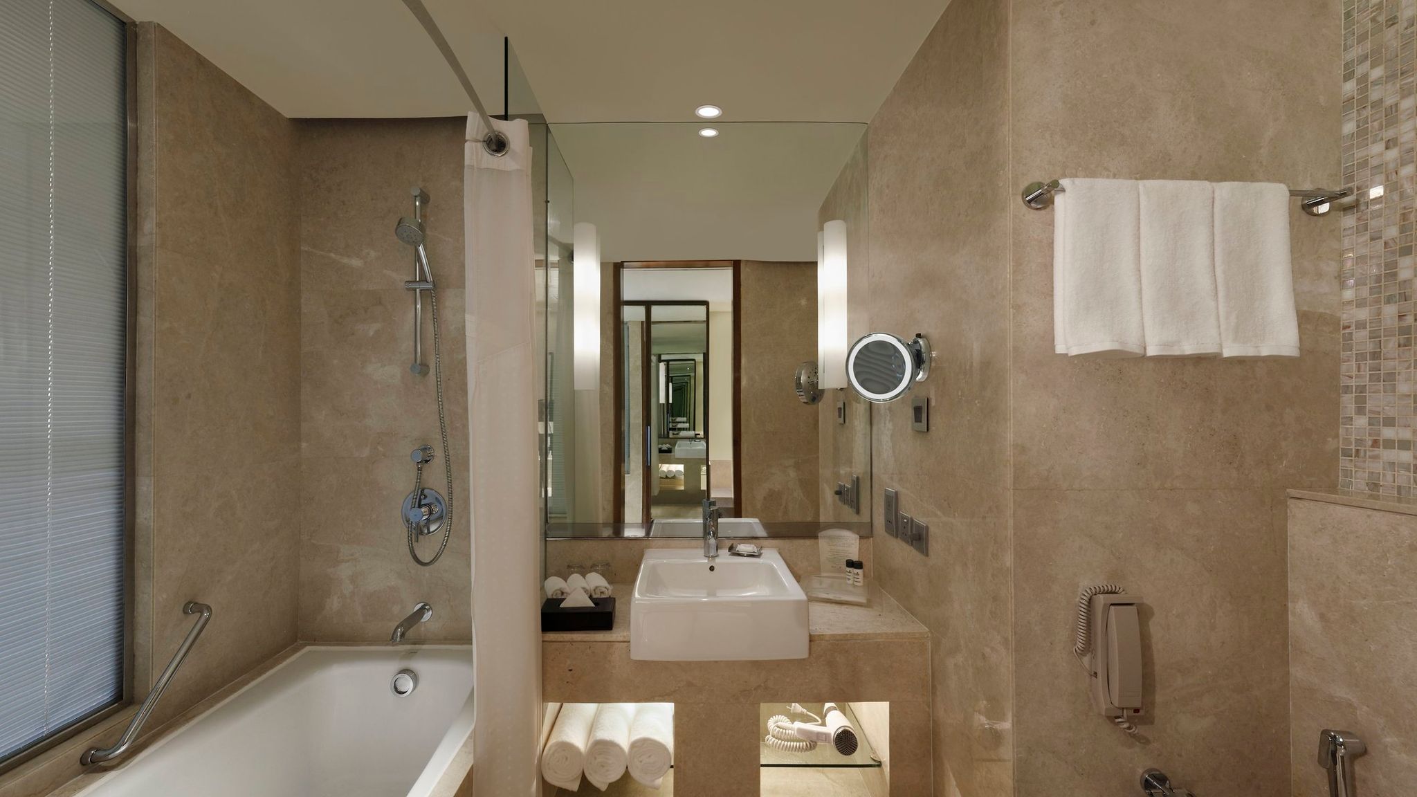 1 King Standard Bath Shower Combo Smoking