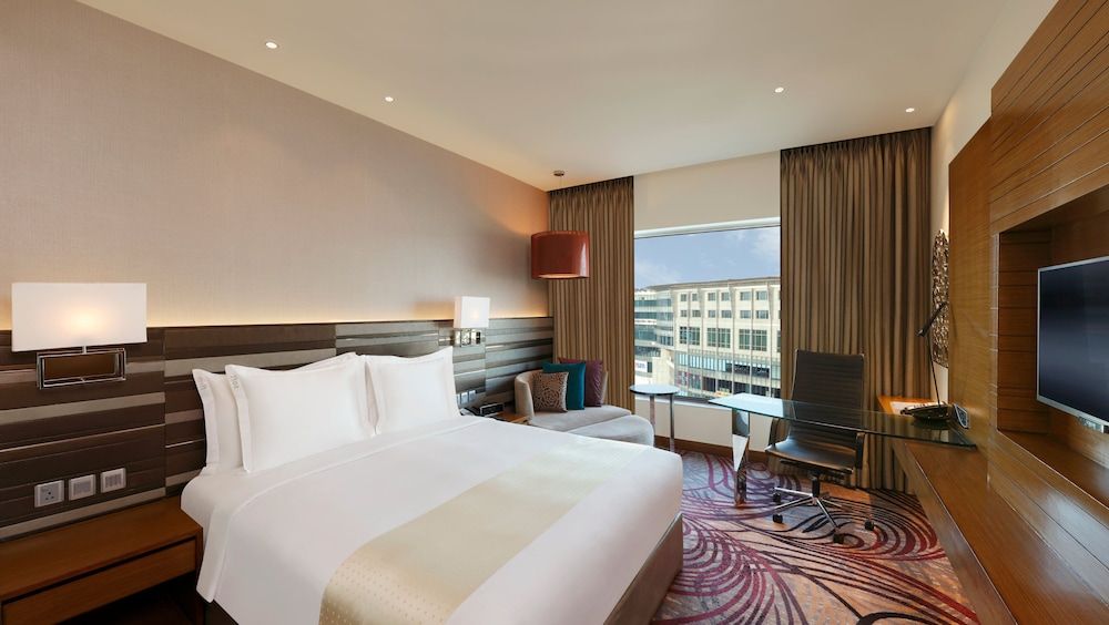 Suite, 1 King Bed, Smoking