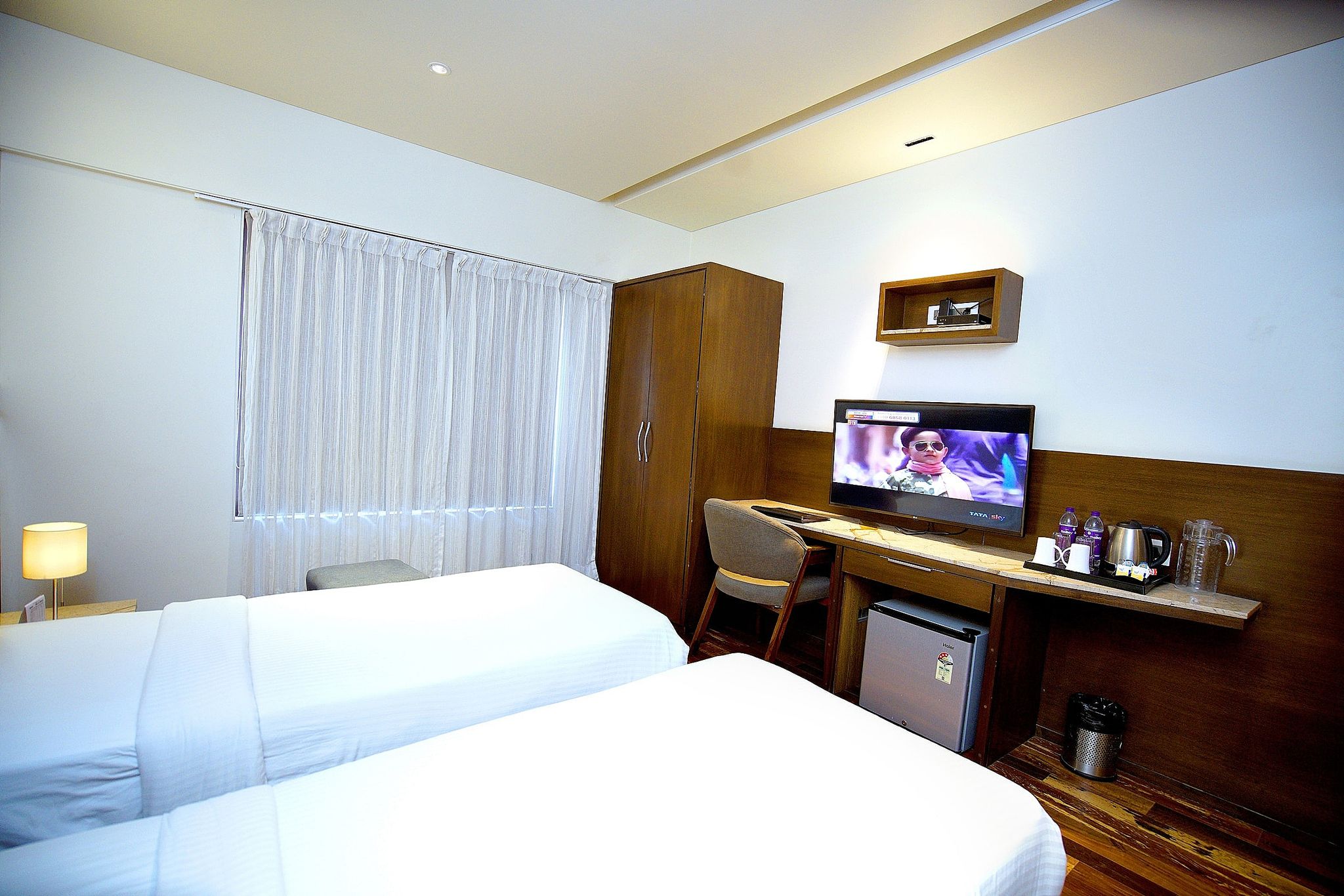 Hotel De Nada Signature Twin Room 14