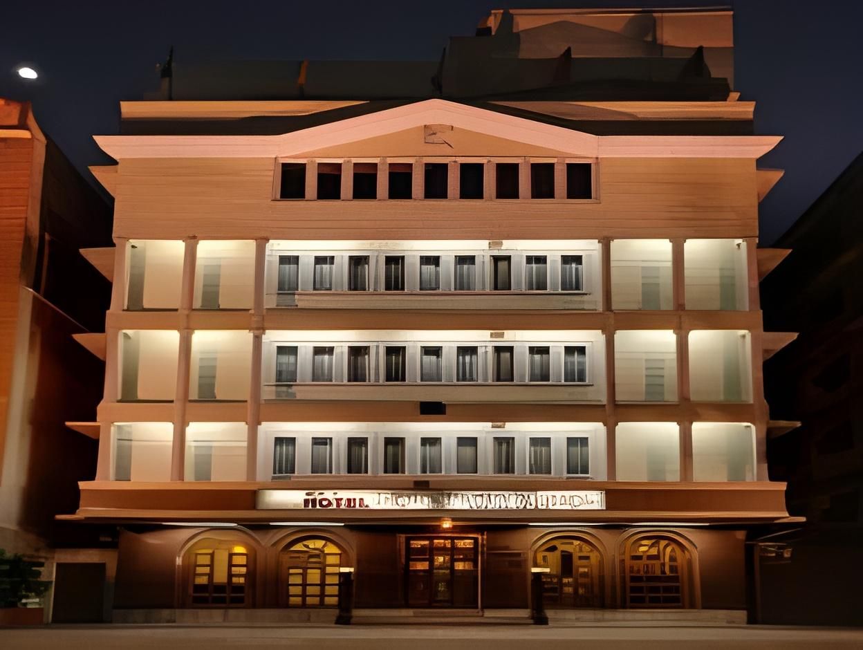 DELUXE DOUBLE ROOM 2 TWIN BEDS DOUBLE BED