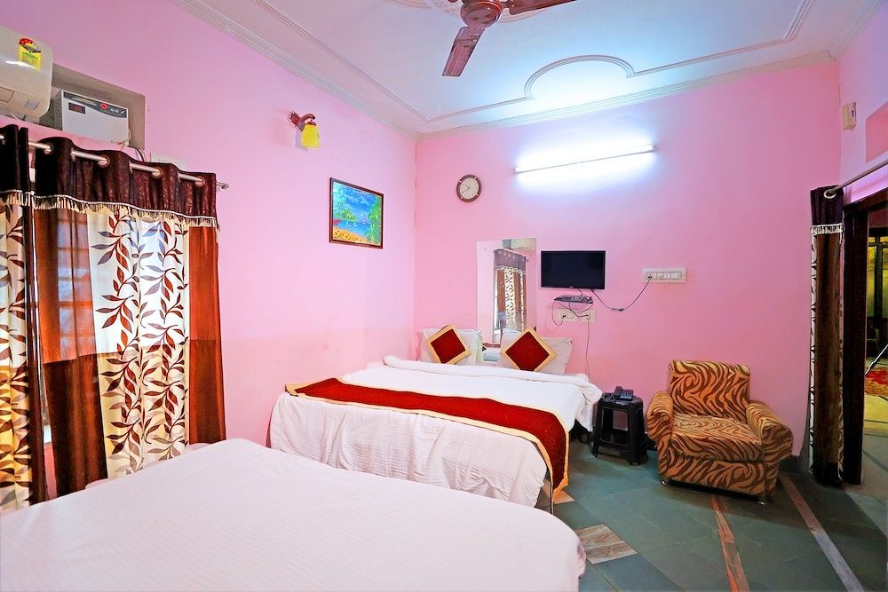 Hotel Manbhar Deluxe 9