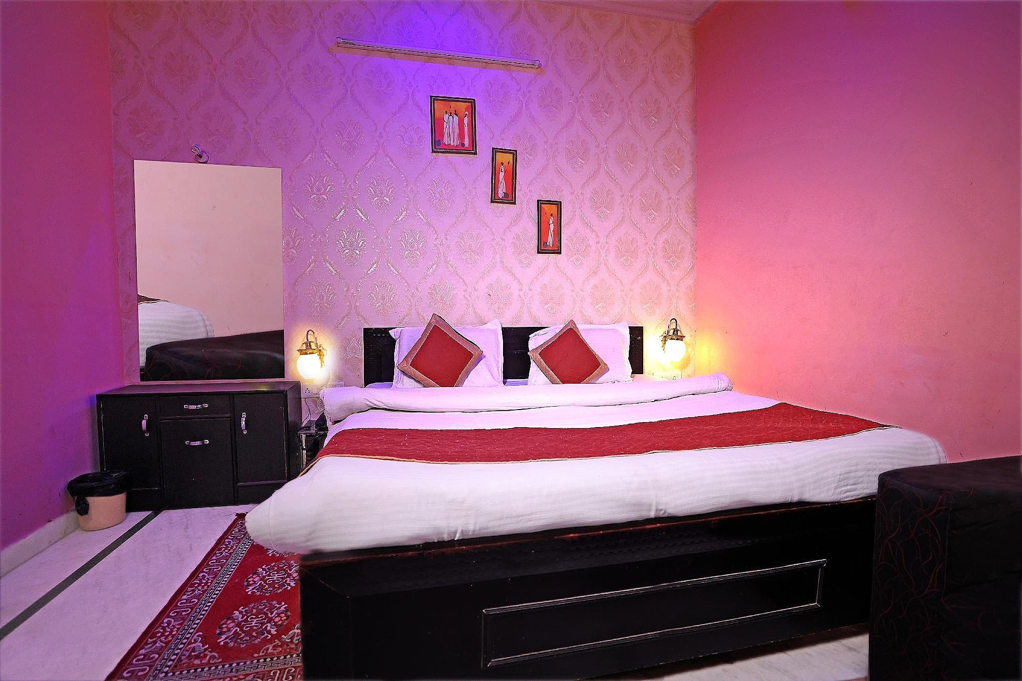 Hotel Manbhar Deluxe 14