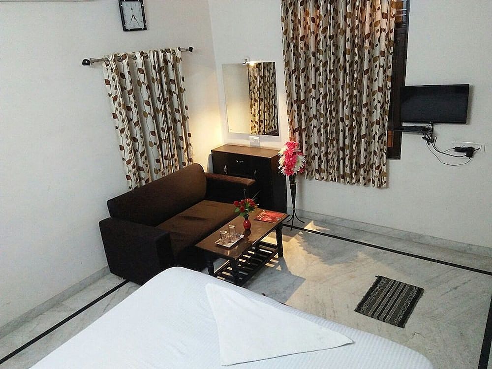 Hotel Manbhar Deluxe 6