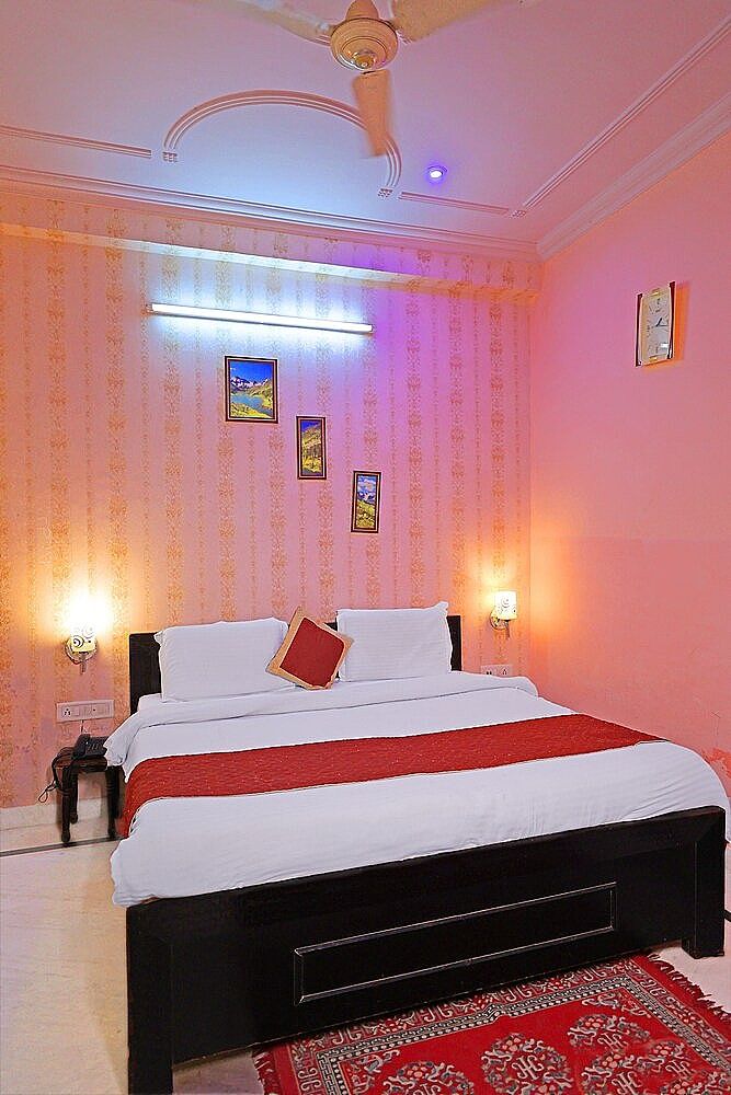 Hotel Manbhar Deluxe 8