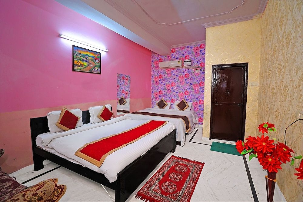 Hotel Manbhar Deluxe 13