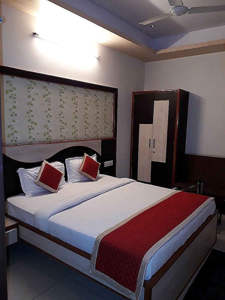 Royal Celebration Inn Deluxe Room 7