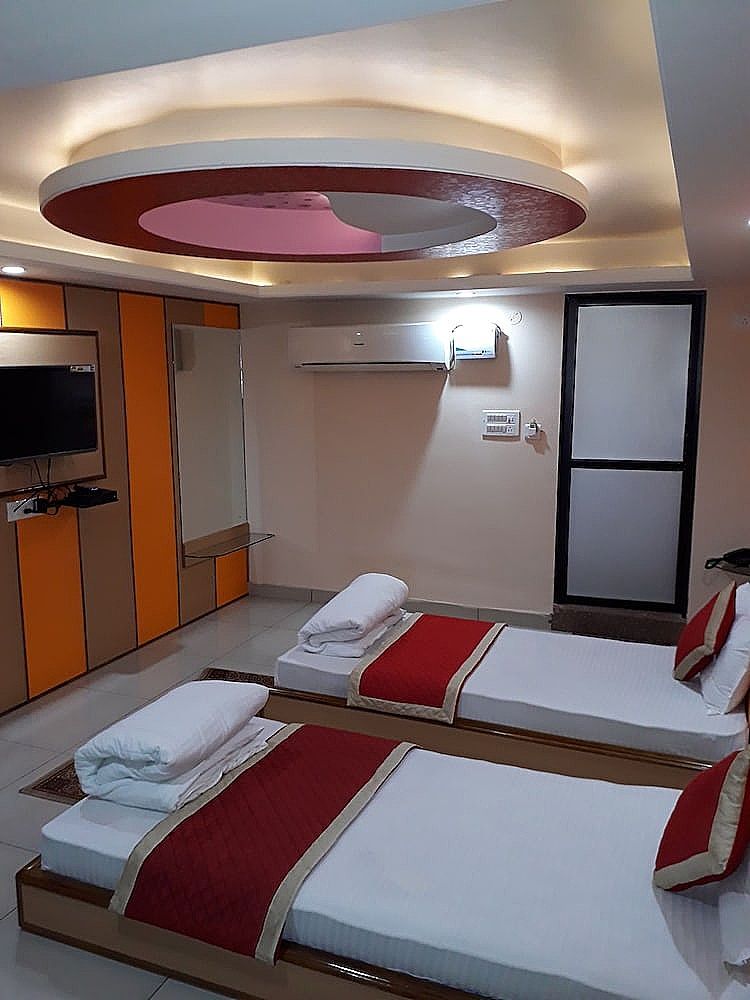 Royal Celebration Inn Deluxe Room 12