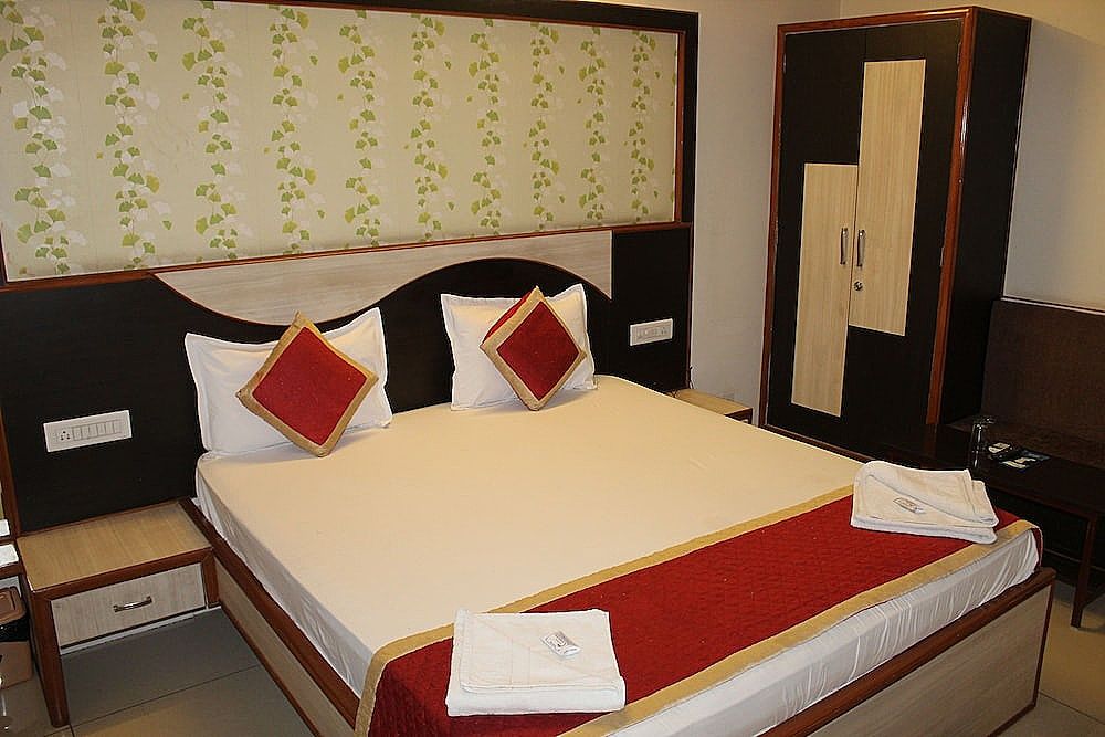 Royal Celebration Inn Deluxe Room 15