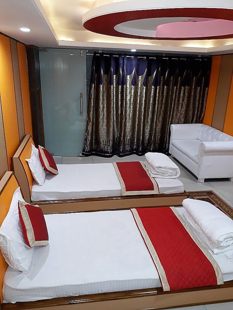 Royal Celebration Inn Deluxe Room 14