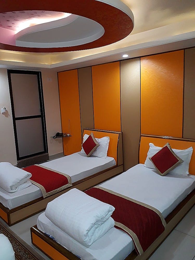 Royal Celebration Inn Deluxe Room 4