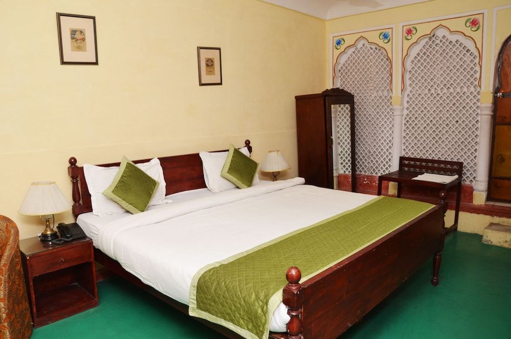 Karnot Mahal Deluxe Room, Non Smoking 3