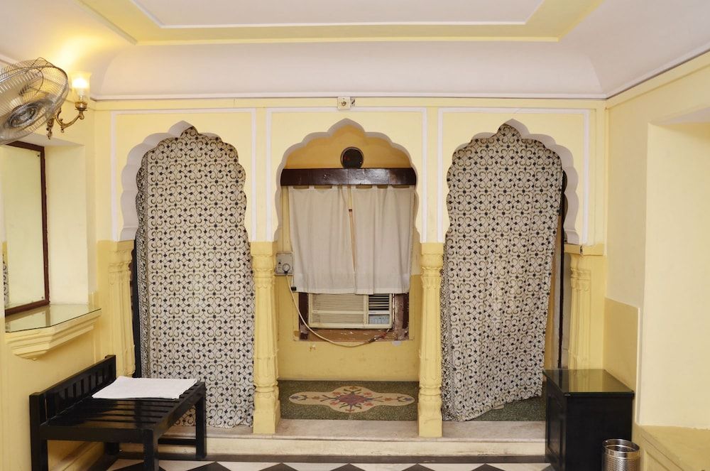 Karnot Mahal Deluxe Room, Non Smoking 2