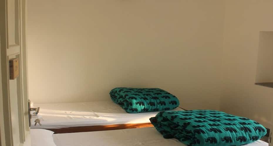 Roadhouse Hostels Jaipur AC Standard Private Room 2