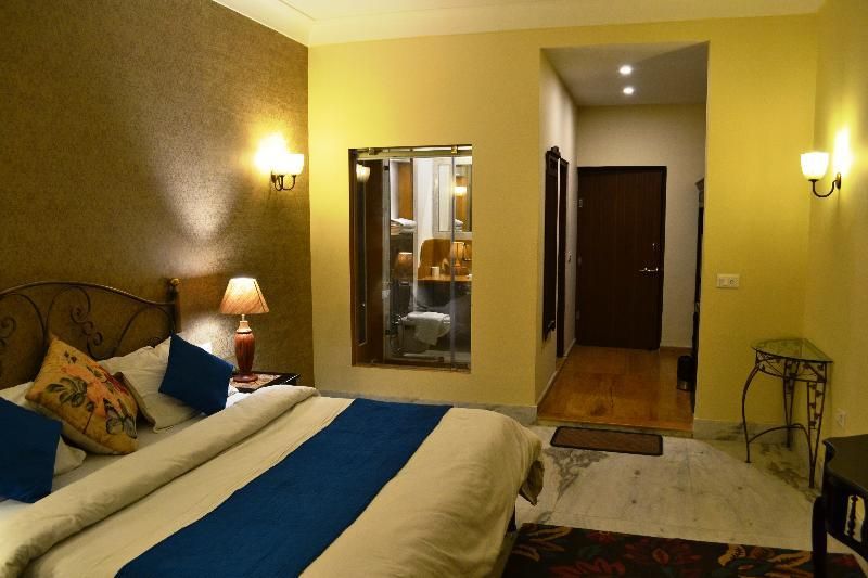 SINGLE DELUXE - BED AND BREAKFAST