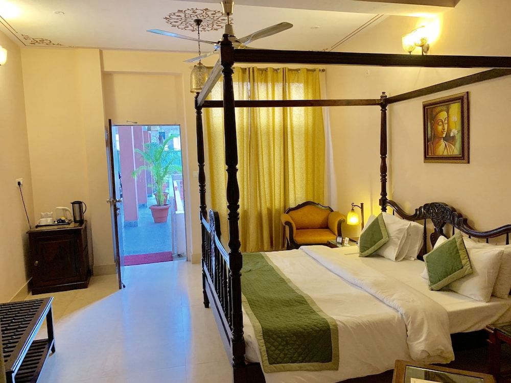 Junior Suite, 1 Bedroom, Courtyard View, Courtyard Area