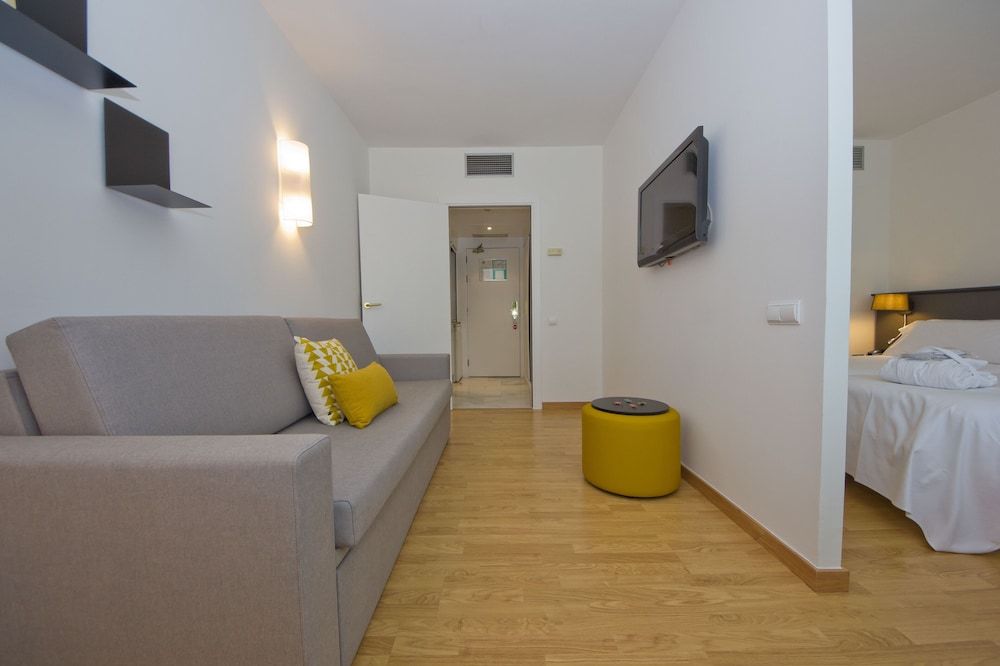 Aparthotel Atenea Valles Family Room 10