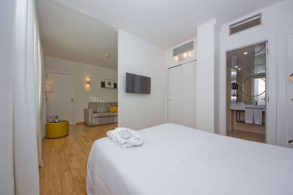 Aparthotel Atenea Valles Family Room 3