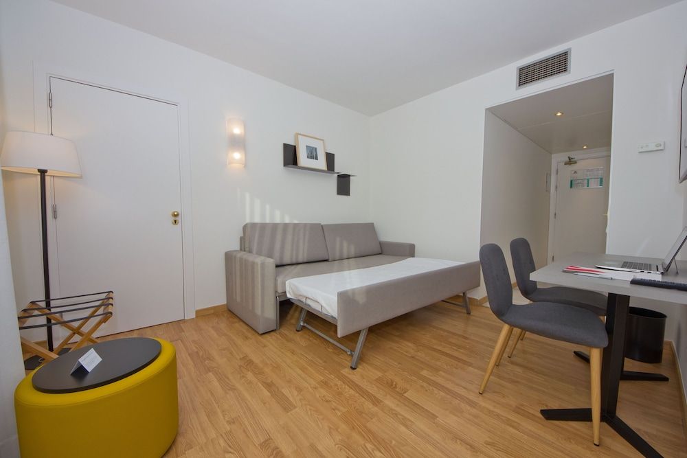 Aparthotel Atenea Valles Family Room 18