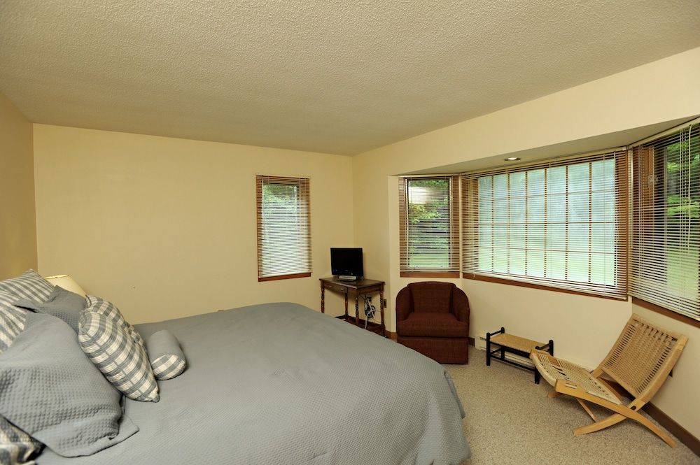 Traditional Townhome, 2 Bedrooms (Forest Cottage)