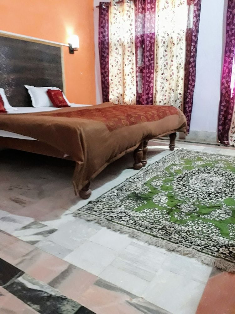 Hotel Plaza Khajuraho Basic Double or Twin Room, 1 King Bed, Non Smoking, Garden View 3