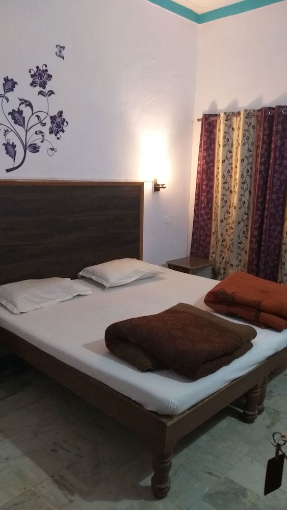 Hotel Plaza Khajuraho 