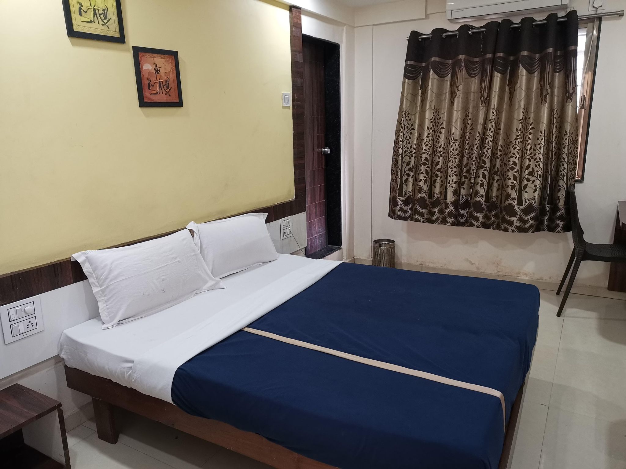 Hotel Royal Treat Deluxe AC Room 3