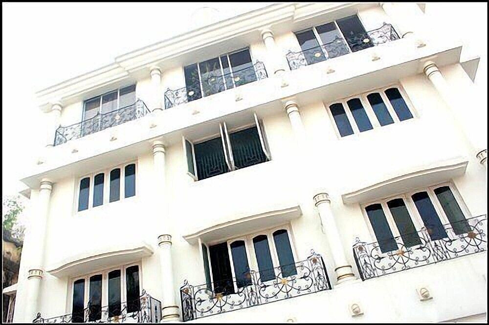 undefined Georgian Inn 8