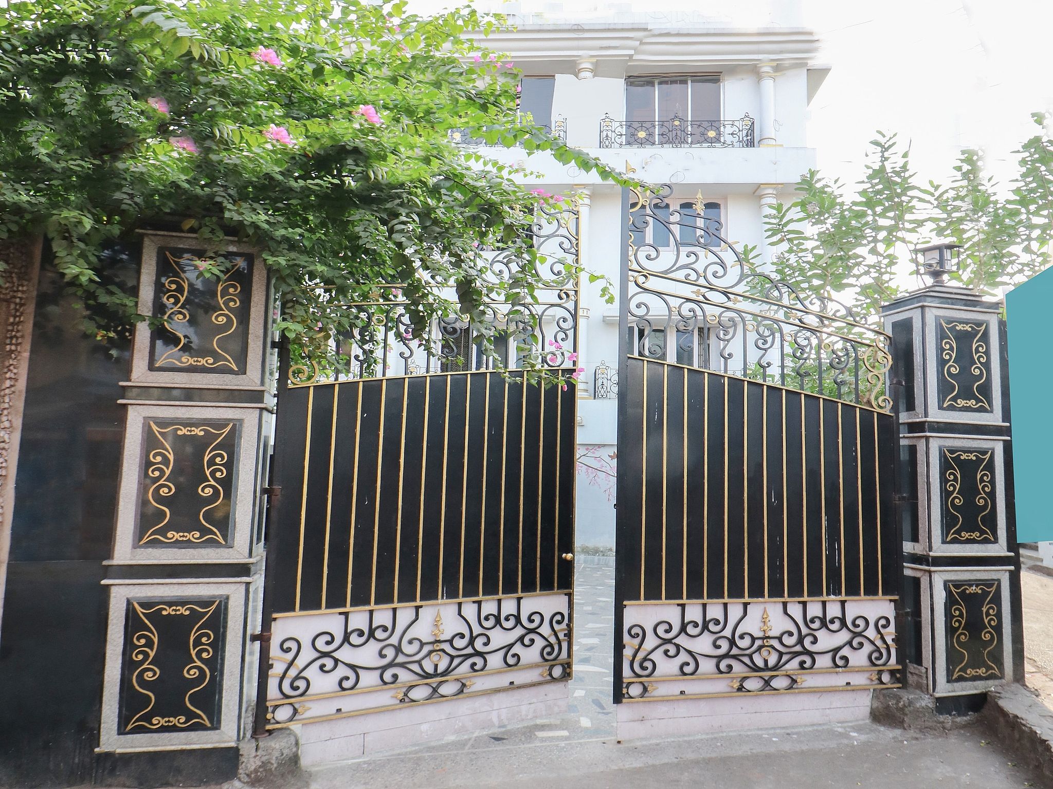 undefined Georgian Inn 7