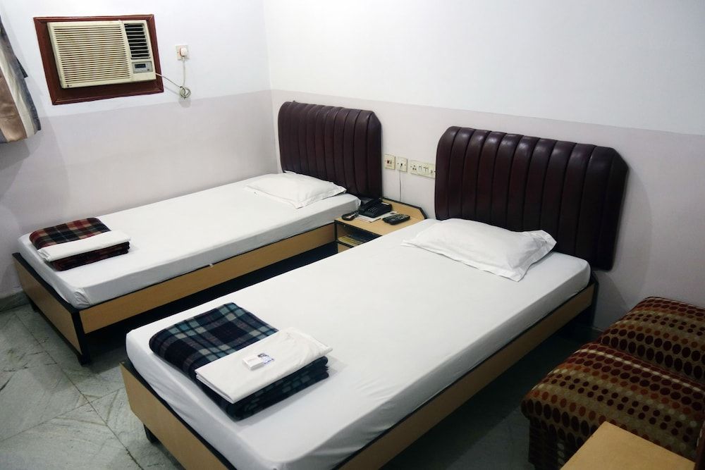 Hotel Akash Ganga Double Room-Twin 4