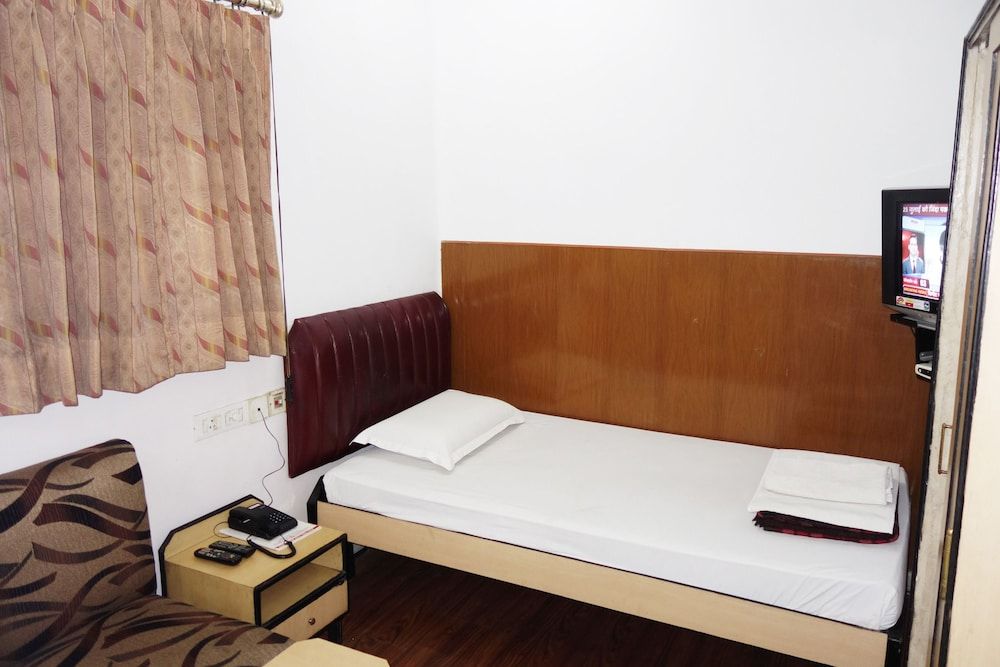 Hotel Akash Ganga Single Room(AC)