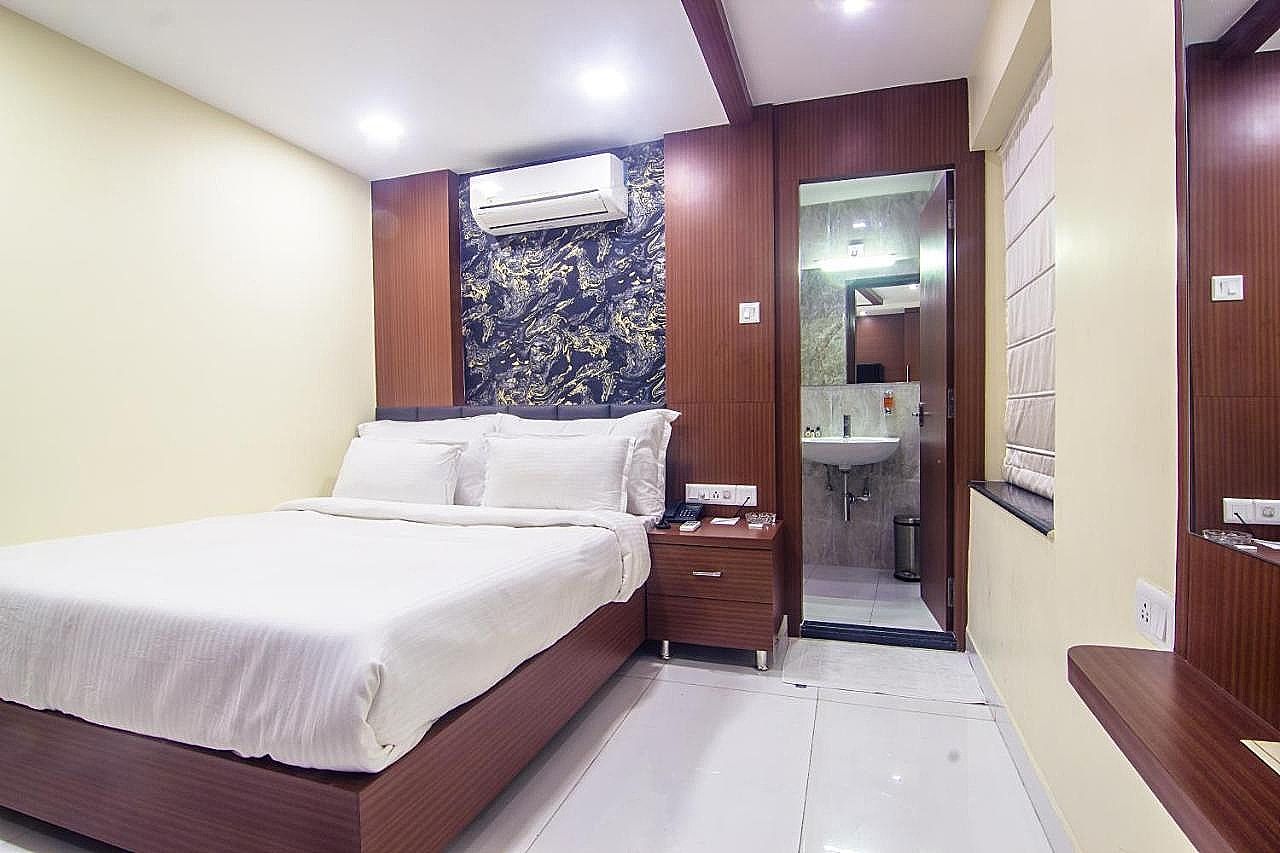 Hotel Sawood International Standard Room with Free Wi-fi 2