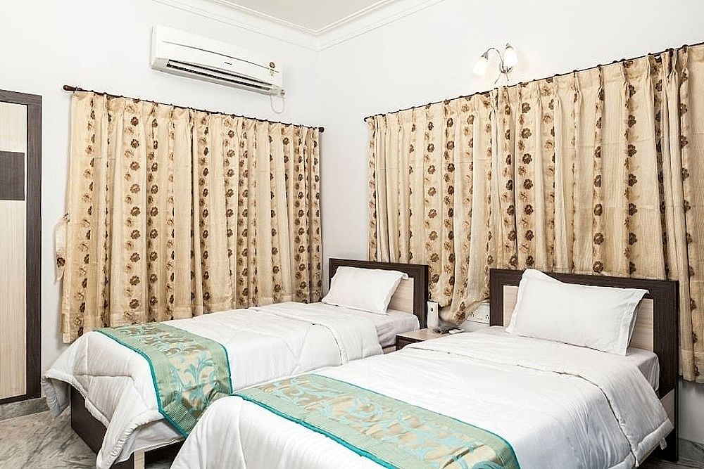 undefined Simi International - The Imperial 8