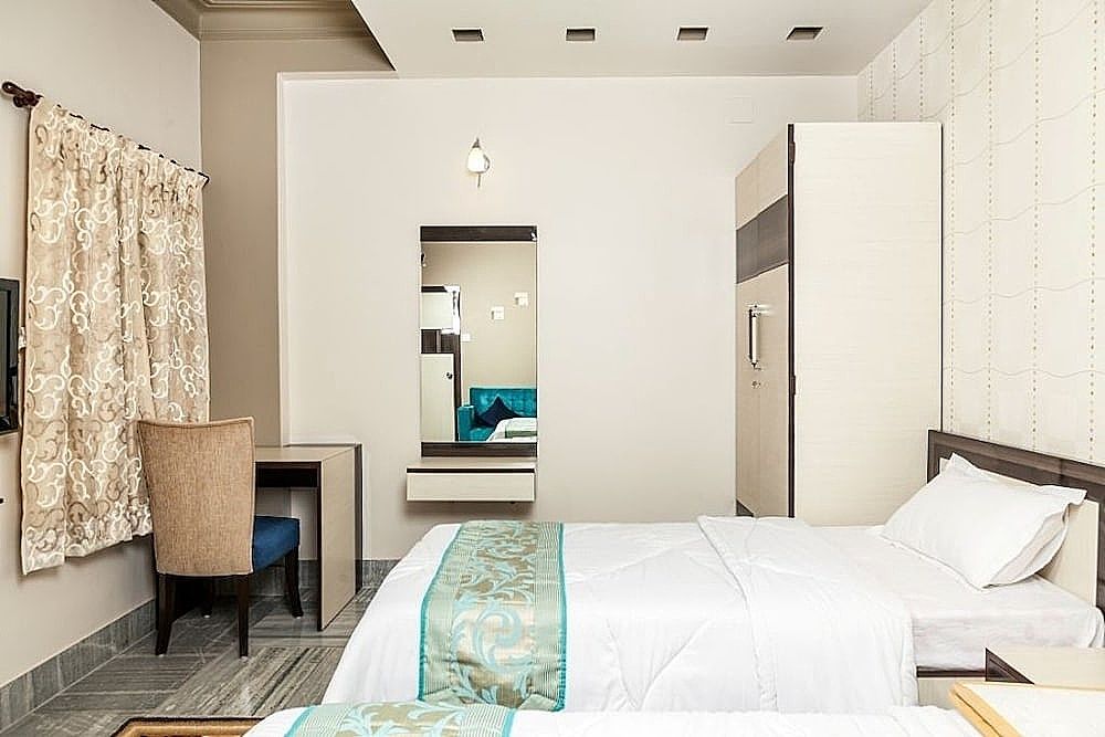 undefined Simi International - The Imperial 10