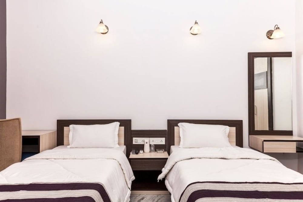 undefined Simi International - The Imperial 5