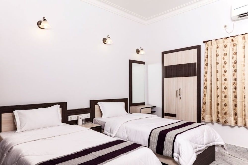 undefined Simi International - The Imperial 3
