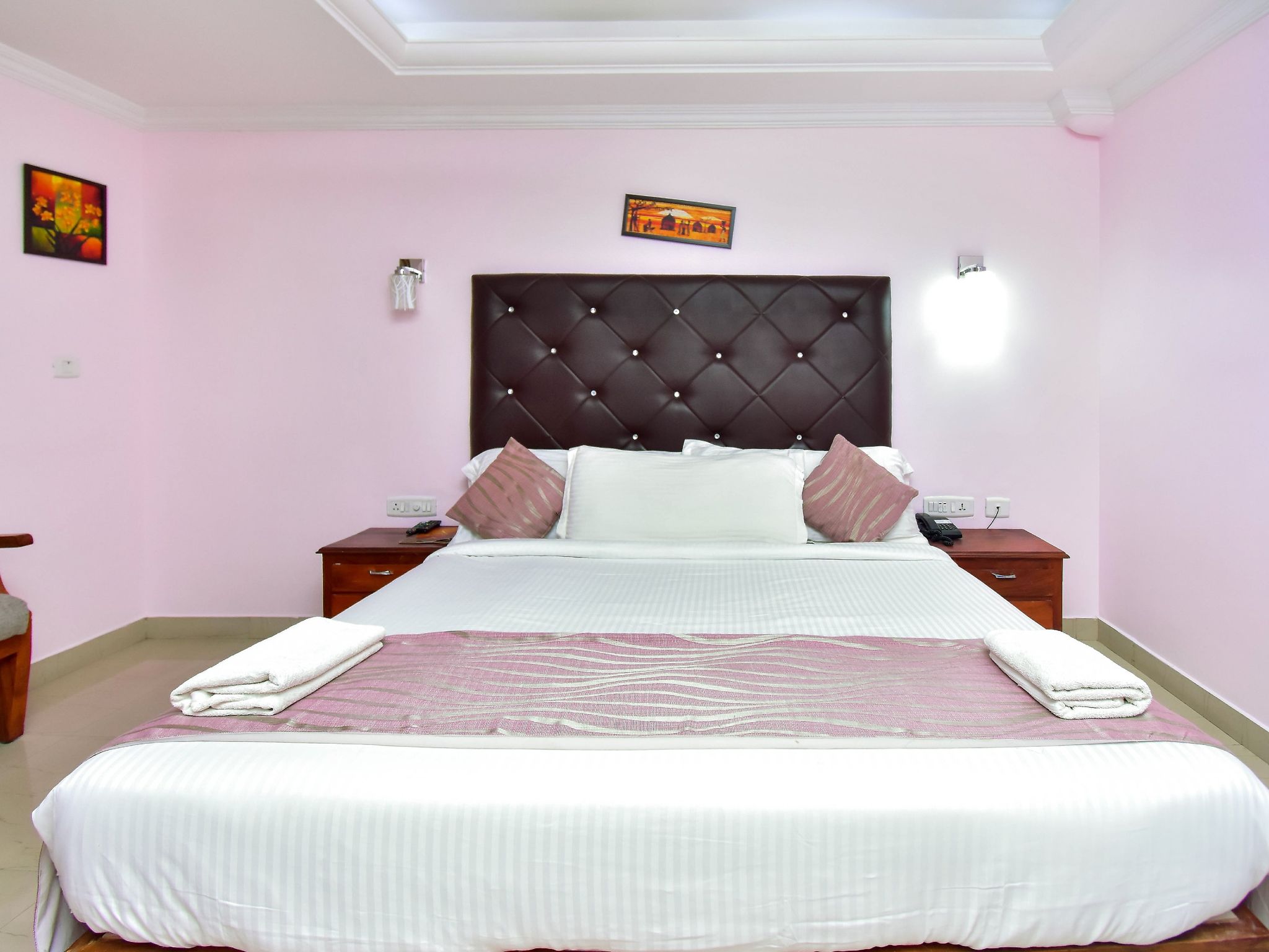 SPS Kingsway Deluxe Room AC 12