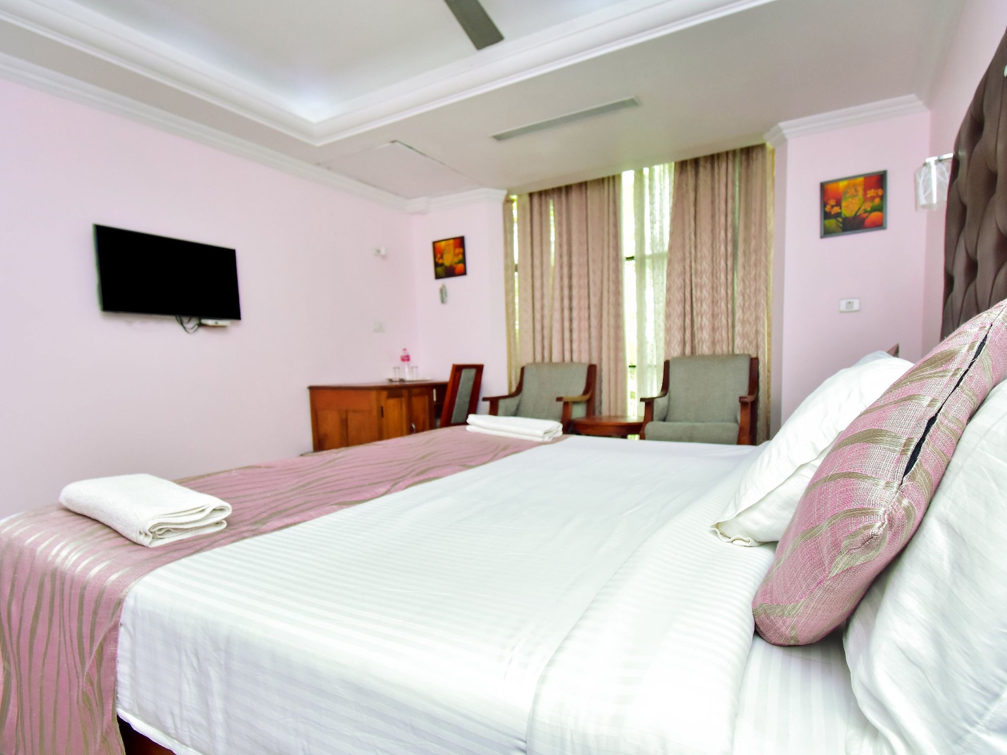 Deluxe Room AC