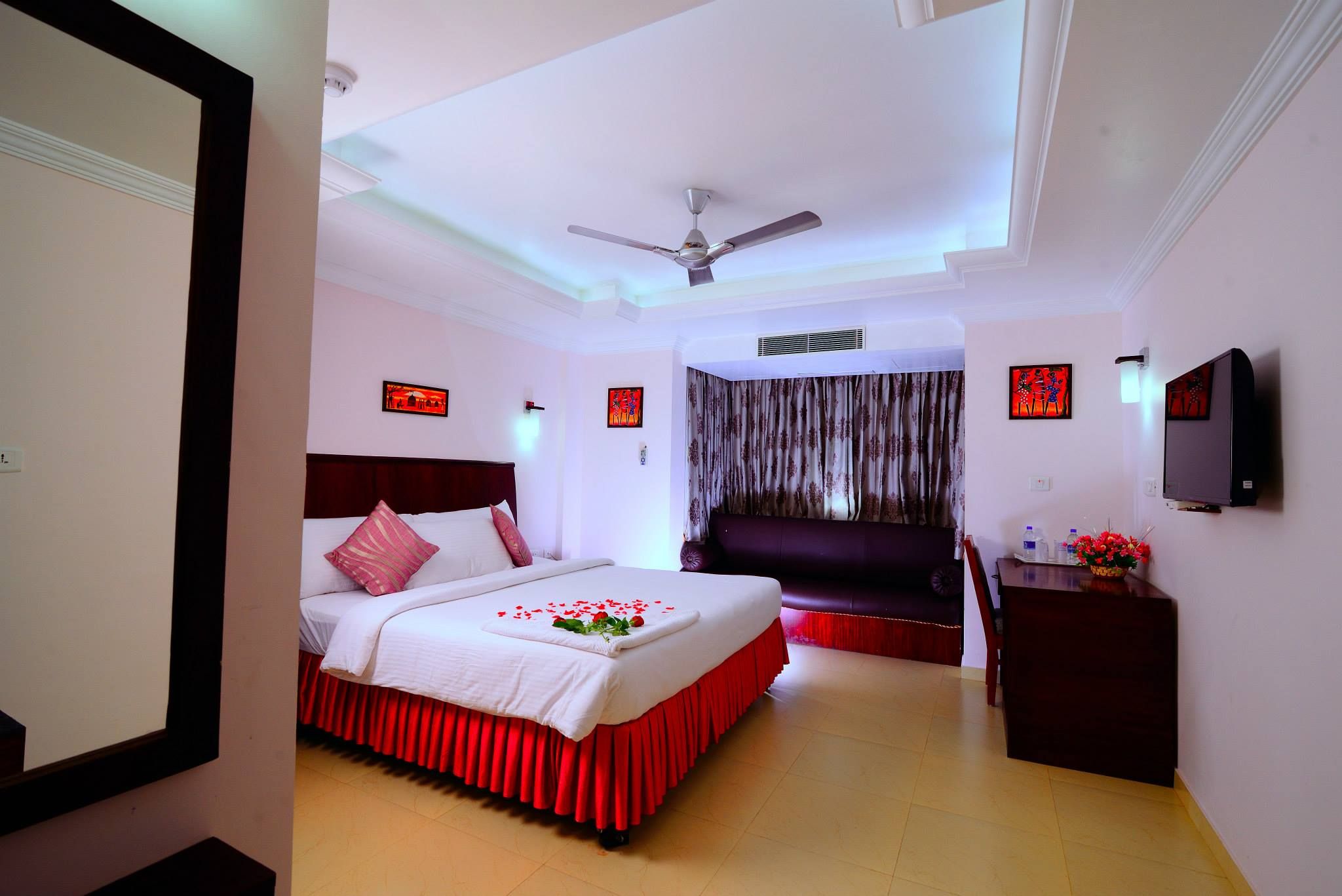 SPS Kingsway Deluxe Room AC 6