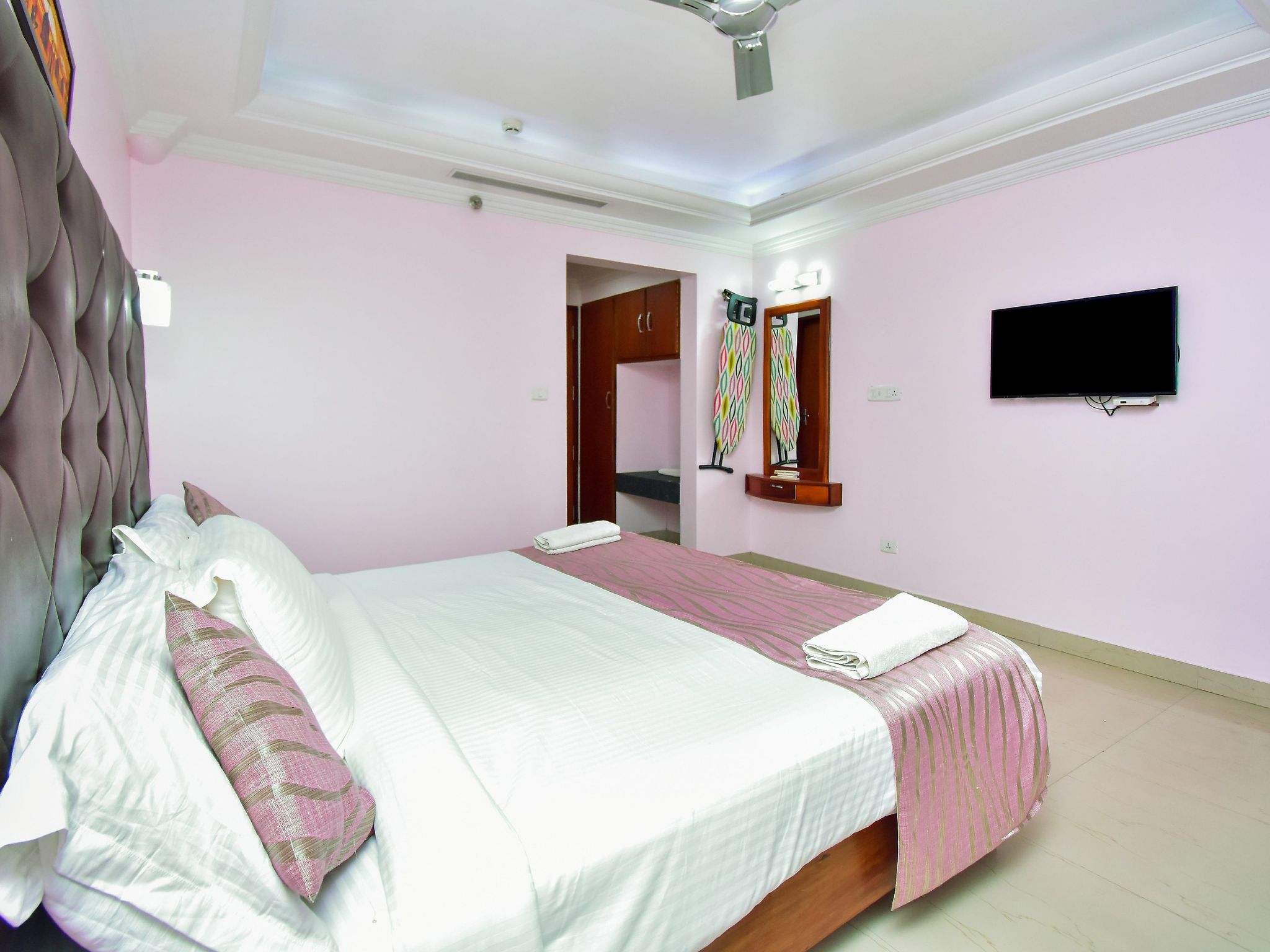 SPS Kingsway Deluxe Room AC 5