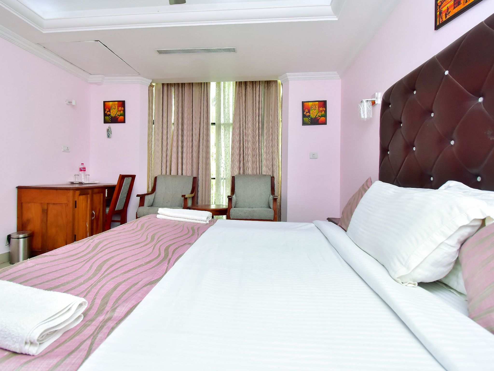 SPS Kingsway Deluxe Room AC 10