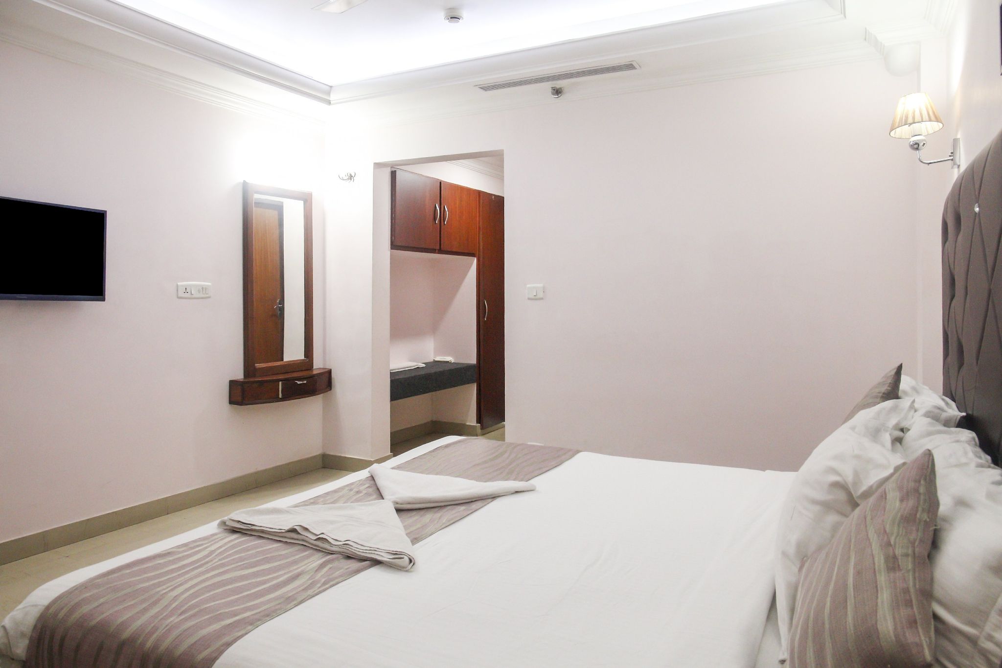 Deluxe Room AC