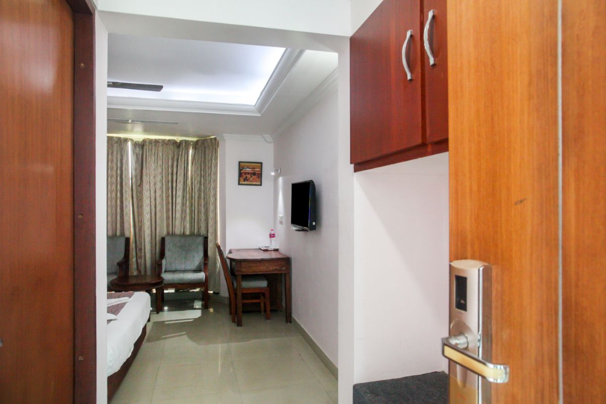 SPS Kingsway Deluxe Room AC 19