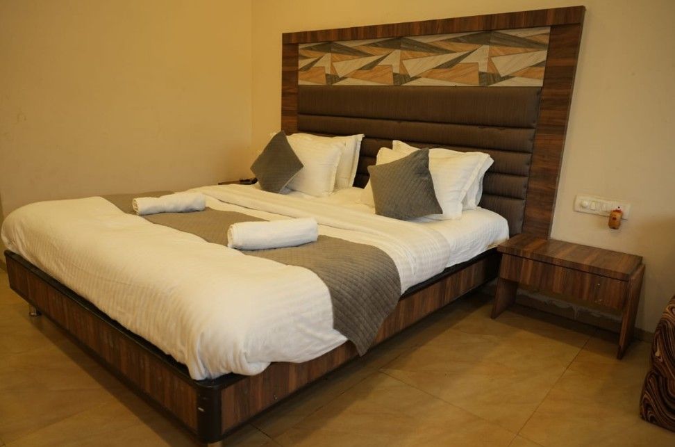 Hotel Lalit Inn Deluxe Room 3