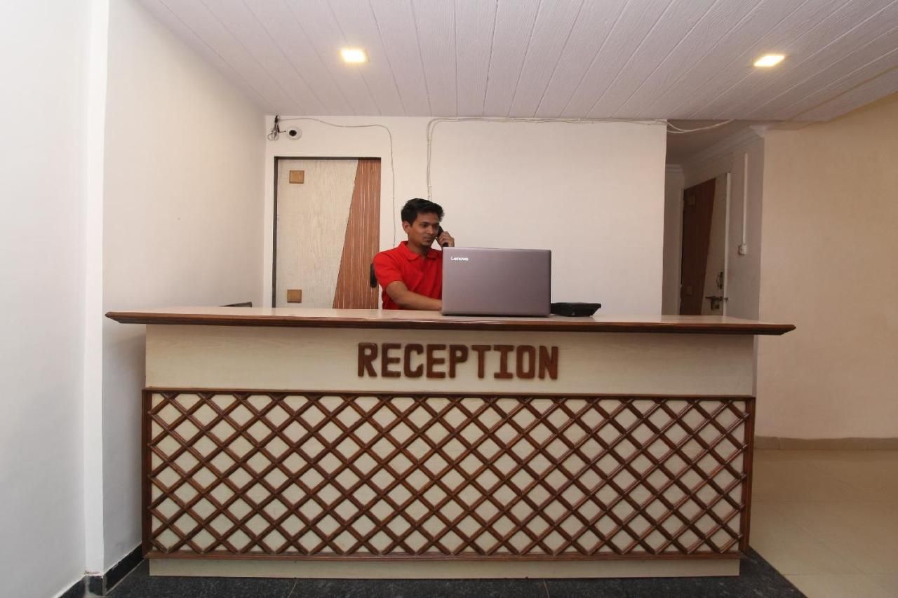 undefined OYO 37185 Jambhale Palace 2