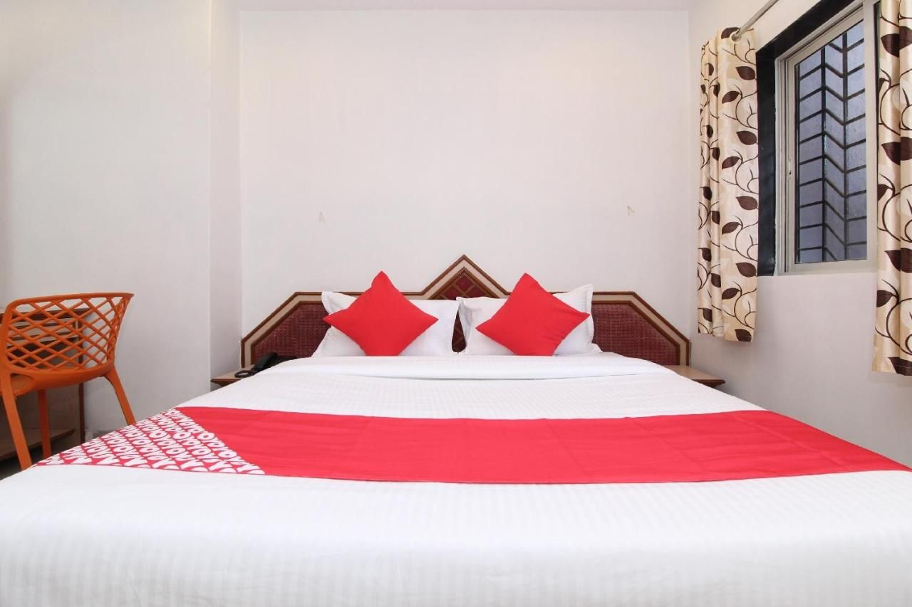 undefined OYO 37185 Jambhale Palace 9