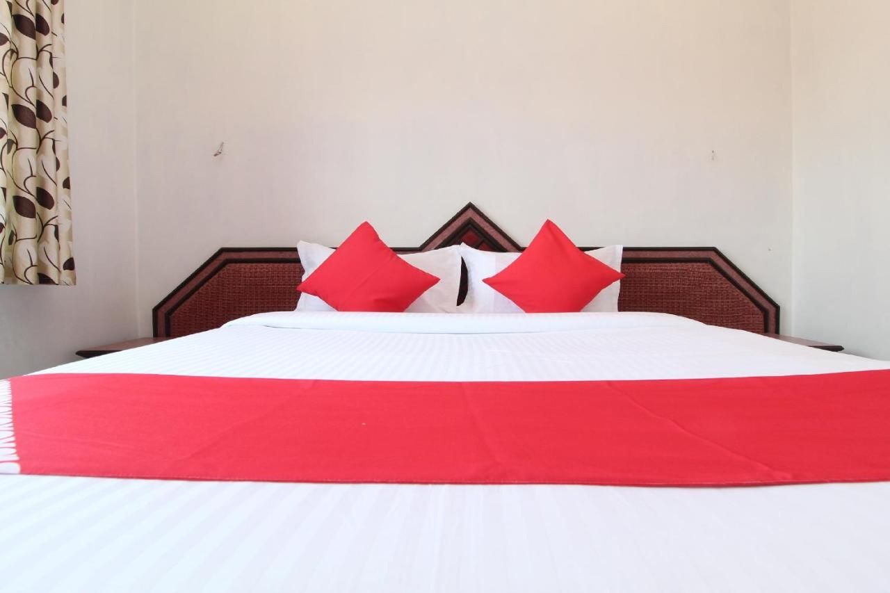 undefined OYO 37185 Jambhale Palace 4